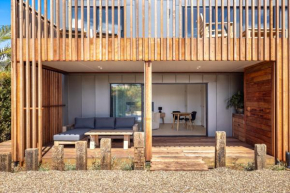 Onetangi Beach Stays Studio 1 - Coast & Country